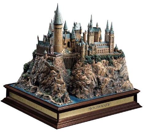 Harry Potter Hogwarts Castle With School statue Diorama - NN7074